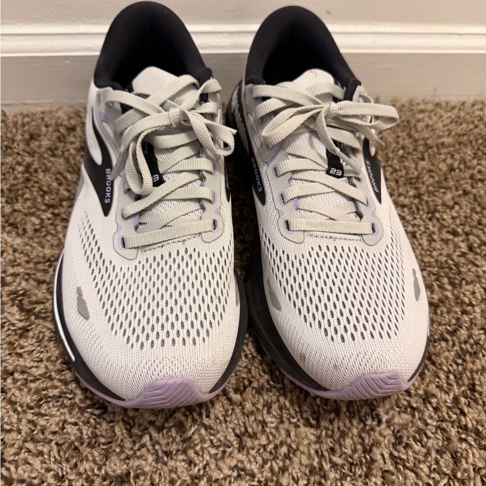 Brooks Women's Sneakers in Gray and Black
